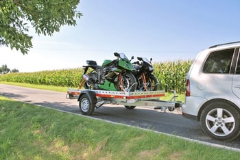 STEMA-Anhänger mit Motorrädern